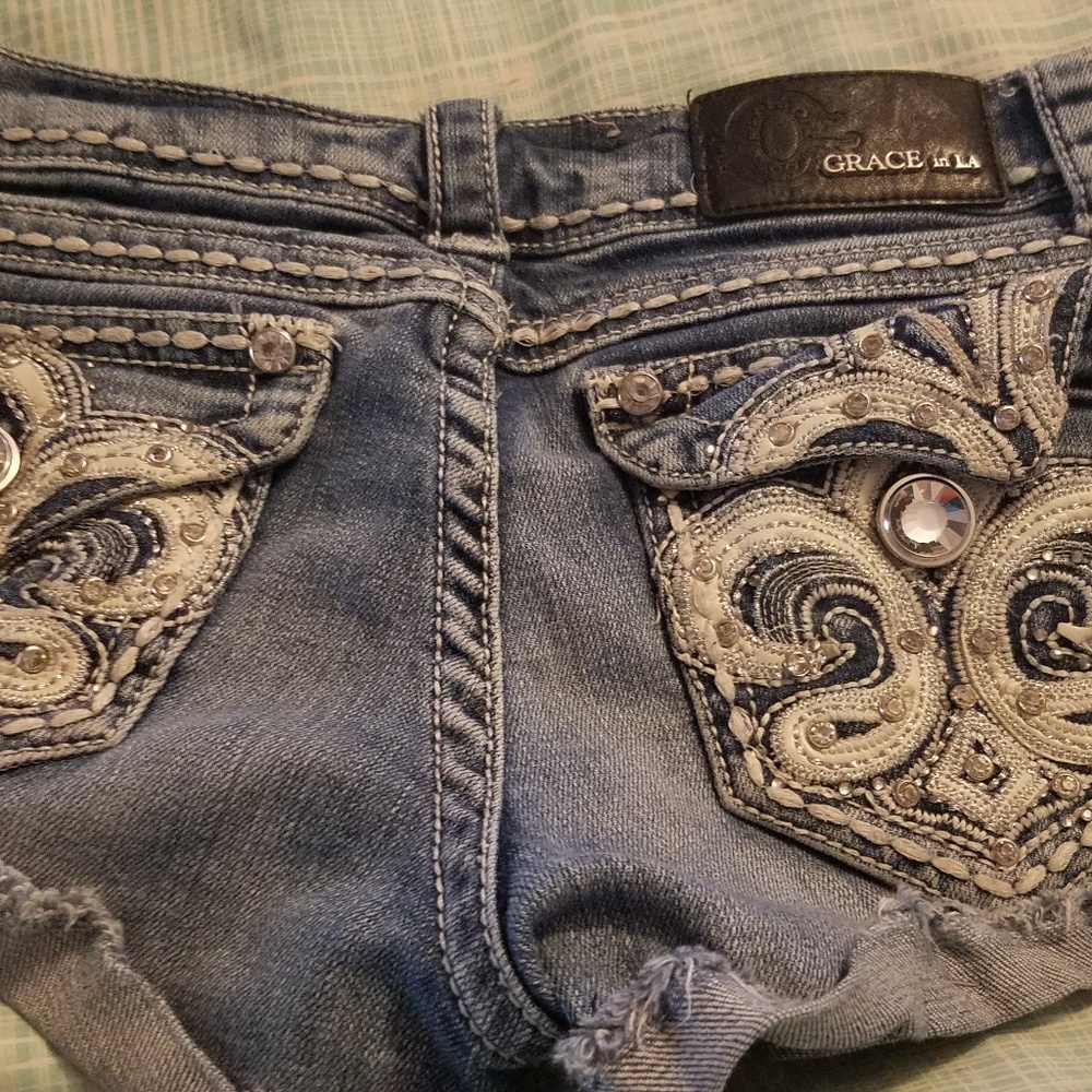 Shorts - Picture 2 of 4